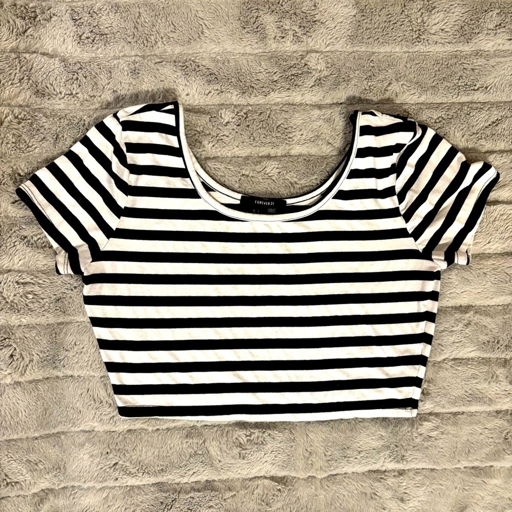 Large Forever 21 Black & White Striped Crop Top, Classic, Neutral